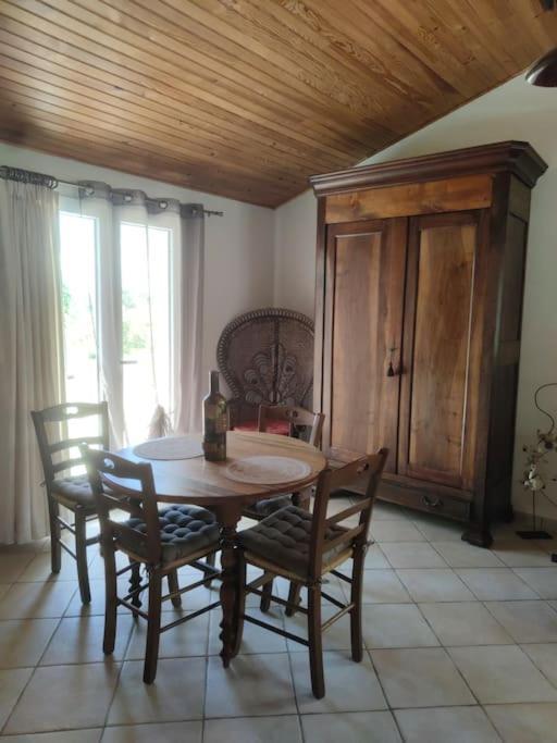 Sous Le Chateau Montaut  ภายนอก รูปภาพ